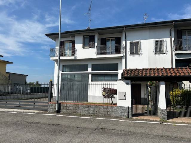 casa indipendente in vendita a Vermezzo con Zelo in zona Zelo Surrigone