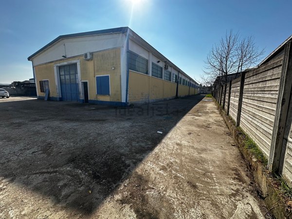 capannone in vendita a Vermezzo con Zelo