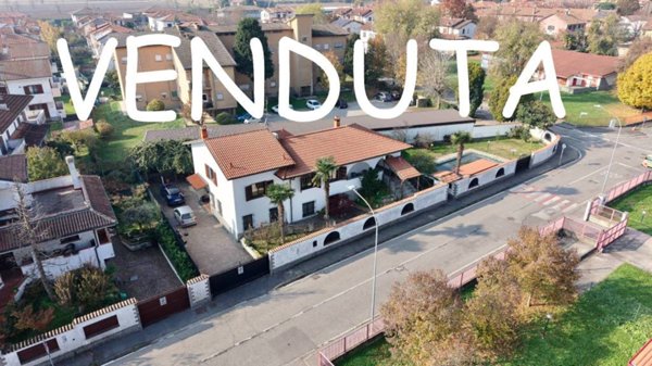 casa indipendente in vendita a Vermezzo con Zelo in zona Zelo Surrigone