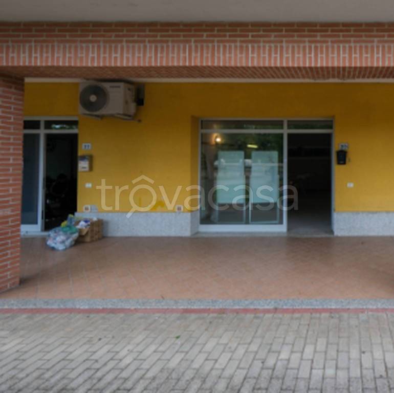 negozio in vendita a Vermezzo con Zelo in zona Vermezzo