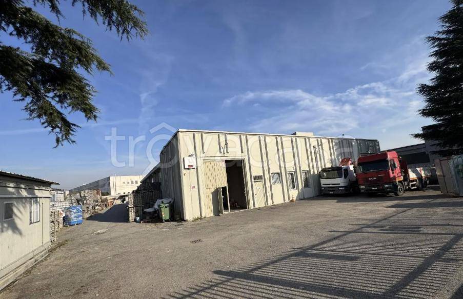 locale commerciale in vendita a Vermezzo con Zelo in zona Vermezzo