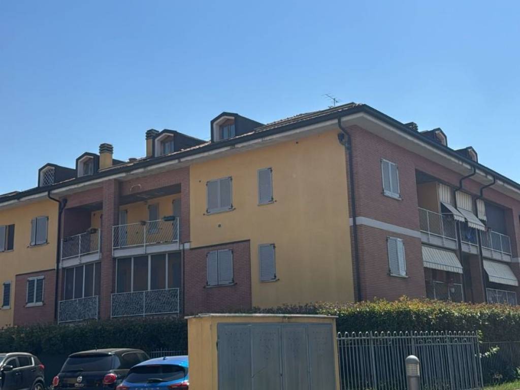 appartamento in vendita a Vermezzo con Zelo in zona Zelo Surrigone