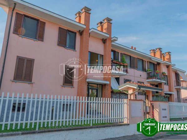 appartamento in vendita a Vermezzo con Zelo in zona Zelo Surrigone