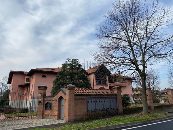 box auto in vendita a Vermezzo con Zelo in zona Vermezzo