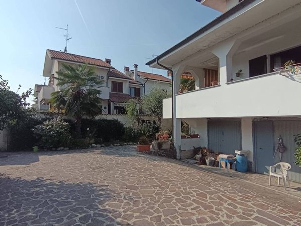 casa indipendente in vendita a Vermezzo con Zelo in zona Zelo Surrigone
