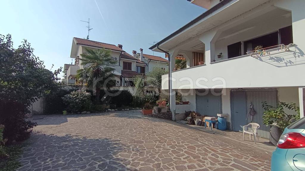 casa indipendente in vendita a Vermezzo con Zelo in zona Zelo Surrigone
