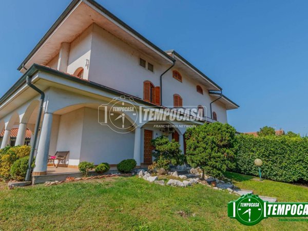 casa indipendente in vendita a Vermezzo con Zelo in zona Zelo Surrigone
