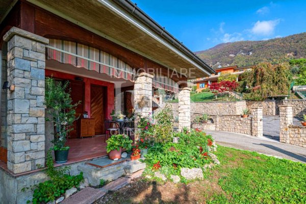casa indipendente in vendita ad Adrara San Martino