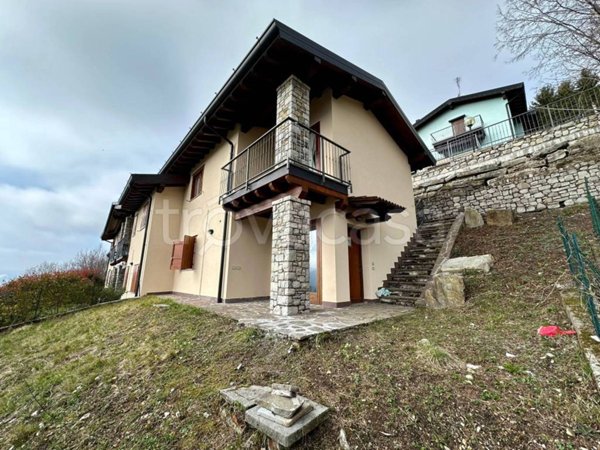 appartamento in vendita ad Adrara San Martino