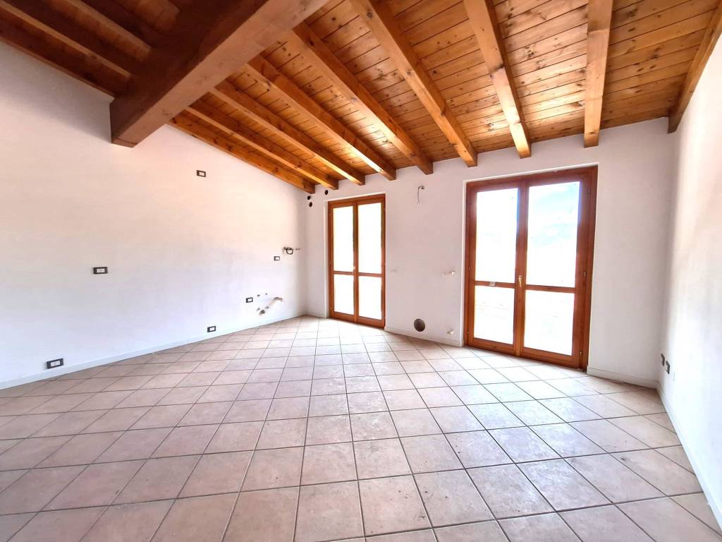 appartamento in vendita ad Adrara San Martino