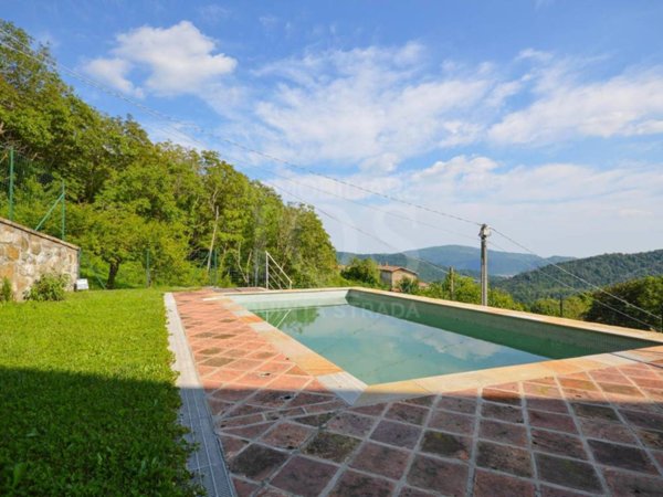 casa indipendente in vendita ad Adrara San Martino