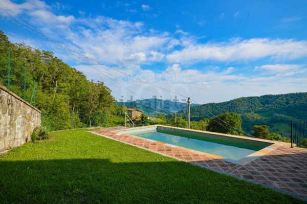 casa indipendente in vendita ad Adrara San Martino