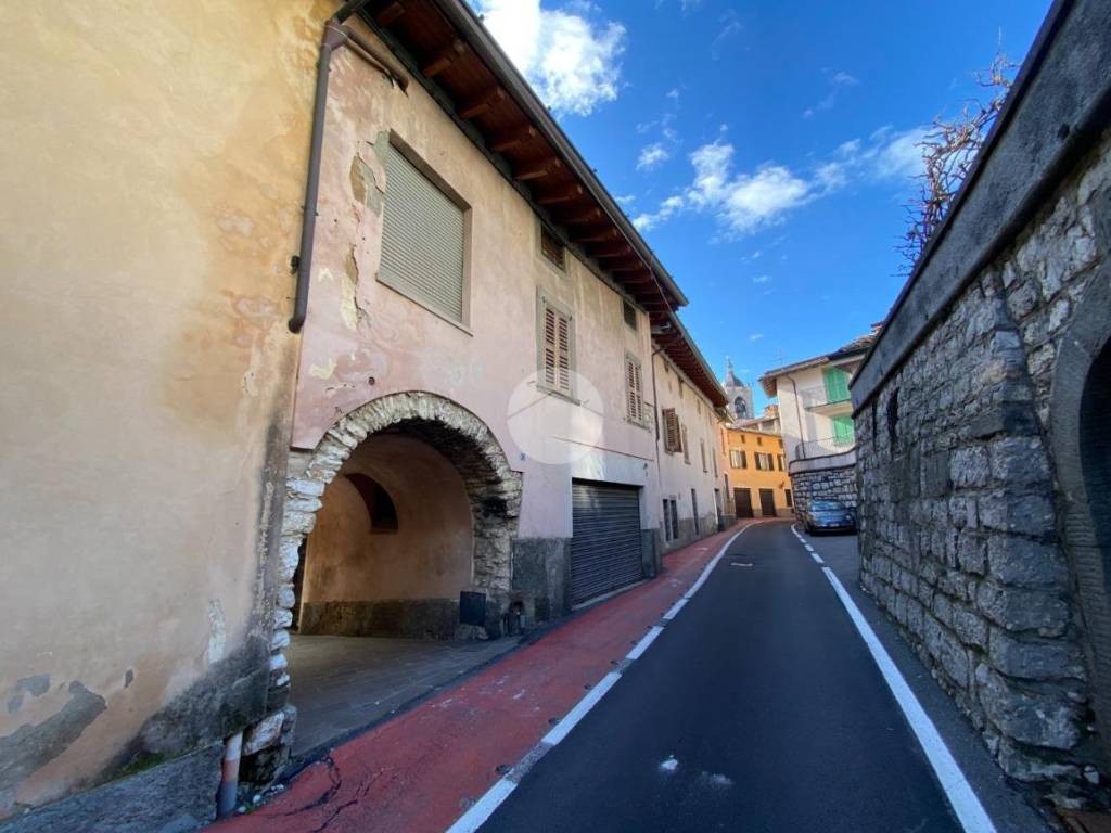 casa indipendente in vendita ad Adrara San Martino