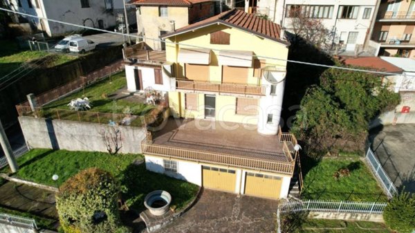 casa indipendente in vendita ad Adrara San Martino