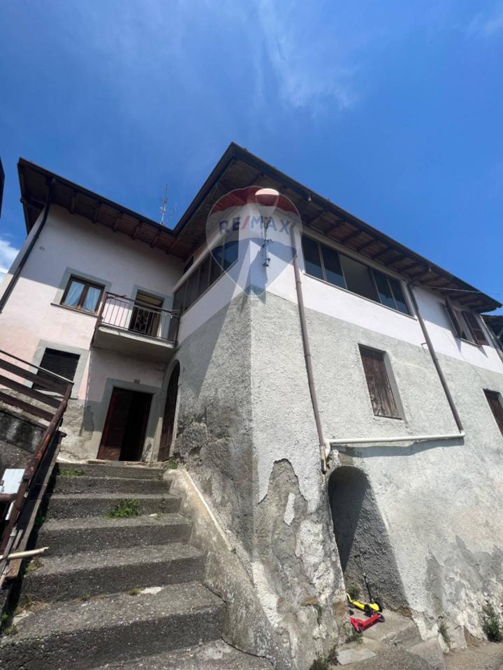 casa indipendente in vendita ad Adrara San Martino