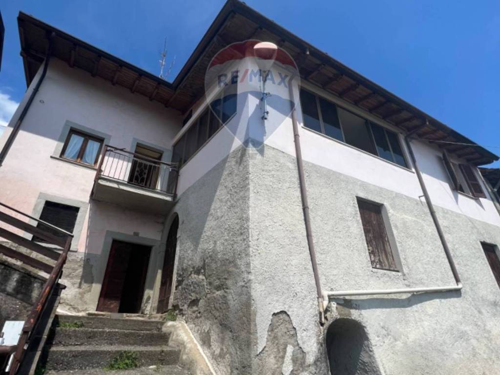 casa indipendente in vendita ad Adrara San Martino