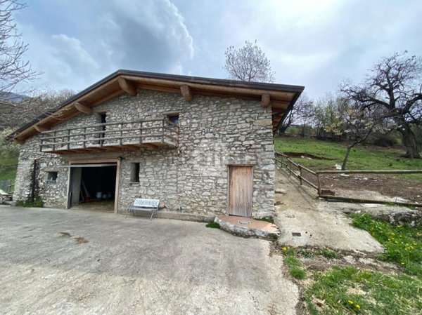 appartamento in vendita ad Adrara San Martino