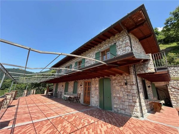 intera palazzina in vendita ad Adrara San Martino