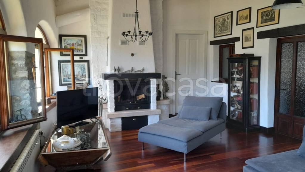 casa indipendente in vendita ad Adrara San Martino