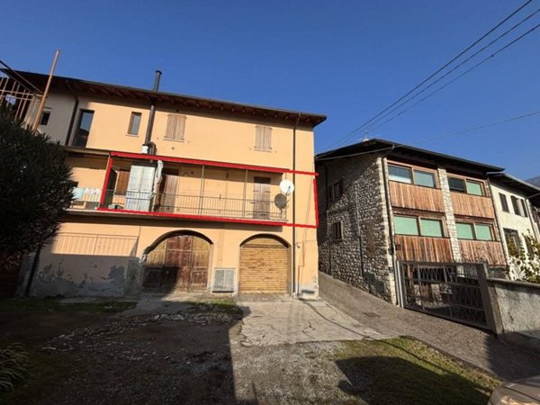 appartamento in vendita ad Adrara San Martino