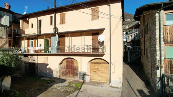 appartamento in vendita ad Adrara San Martino