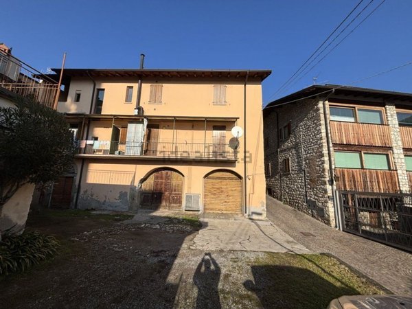 appartamento in vendita ad Adrara San Martino