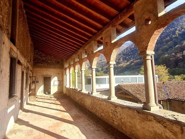 casa indipendente in vendita ad Adrara San Martino