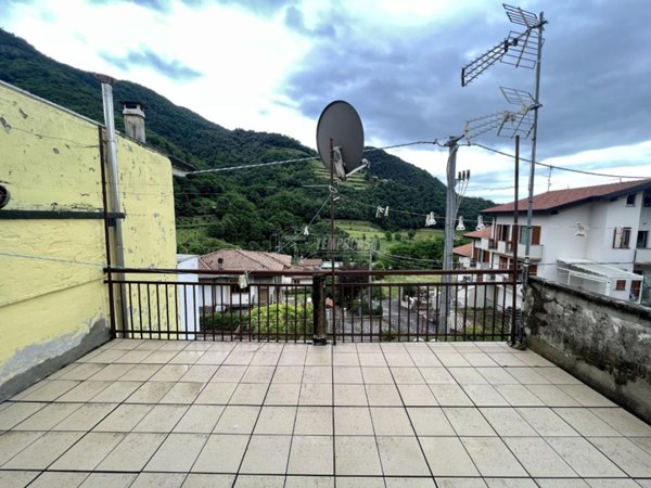 casa indipendente in vendita ad Adrara San Martino