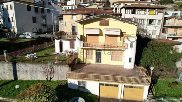 casa indipendente in vendita ad Adrara San Martino