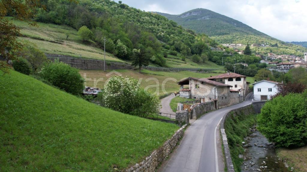 casa indipendente in vendita ad Adrara San Martino