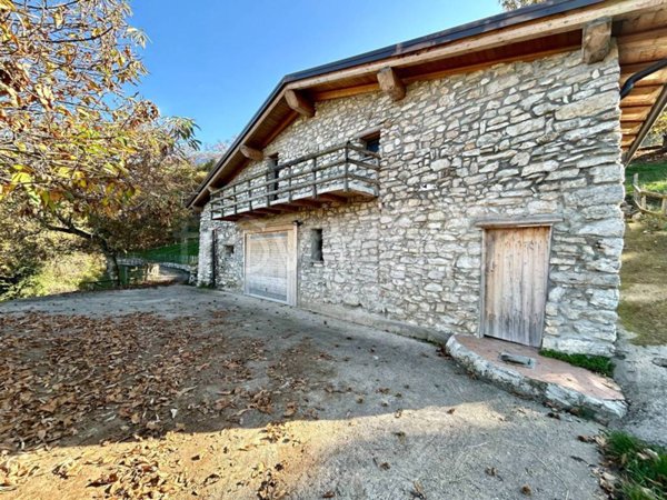 baita in vendita ad Adrara San Martino