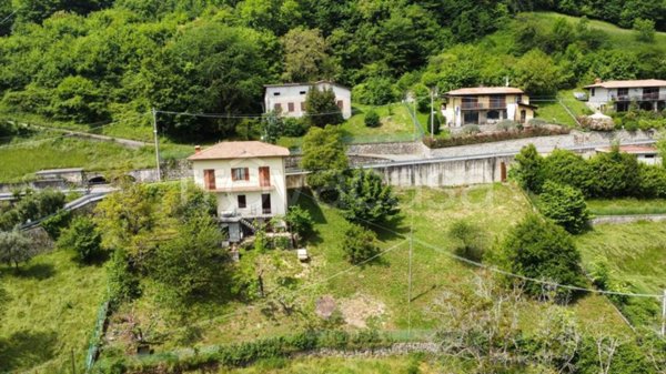casa indipendente in vendita ad Adrara San Martino
