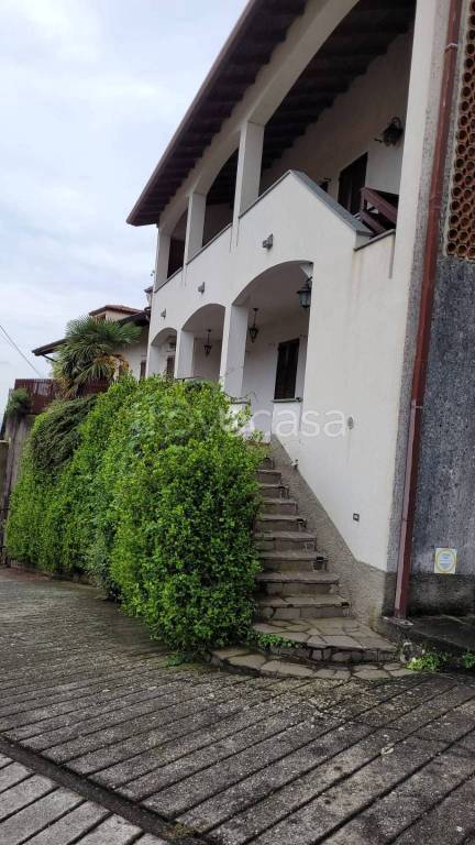 appartamento in vendita ad Adrara San Martino