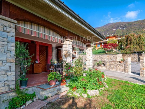 casa indipendente in vendita ad Adrara San Martino