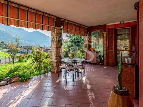 casa indipendente in vendita ad Adrara San Martino