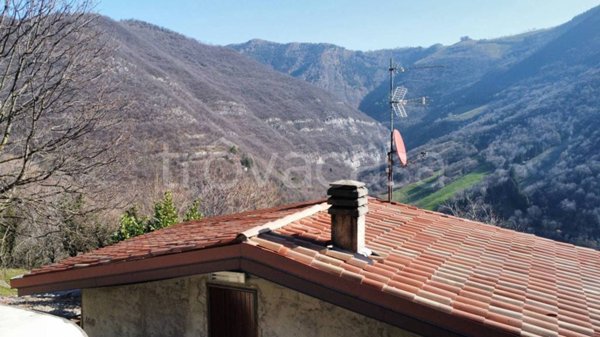 casa indipendente in vendita ad Adrara San Martino