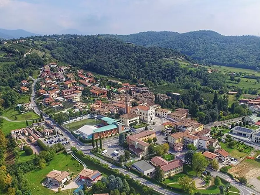 locale commerciale in vendita ad Adrara San Martino