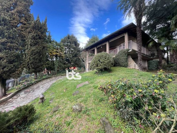 casa indipendente in vendita ad Adrara San Martino