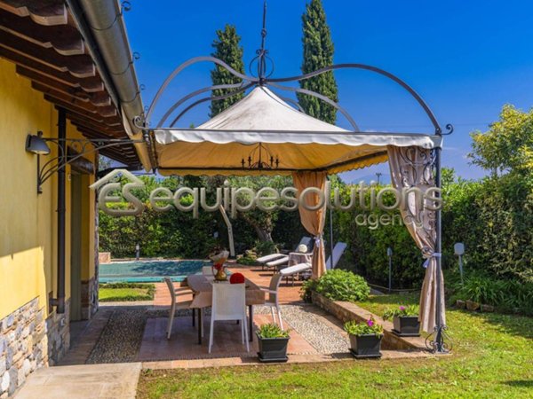 casa indipendente in vendita ad Adrara San Martino