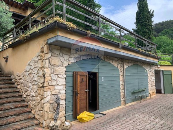 casa indipendente in vendita ad Adrara San Martino
