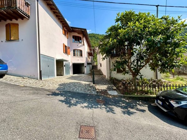 appartamento in vendita ad Adrara San Martino