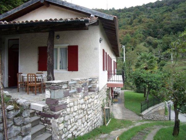 casa indipendente in vendita ad Adrara San Martino