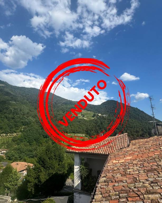 casa indipendente in vendita ad Adrara San Martino