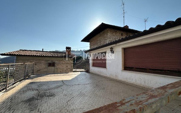 appartamento in vendita ad Adrara San Martino