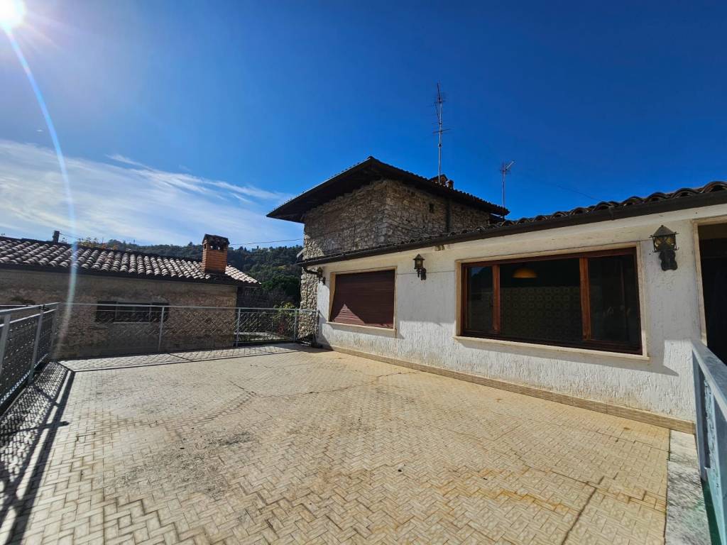 appartamento in vendita ad Adrara San Martino