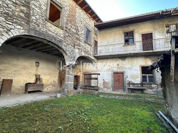 appartamento in vendita ad Adrara San Martino