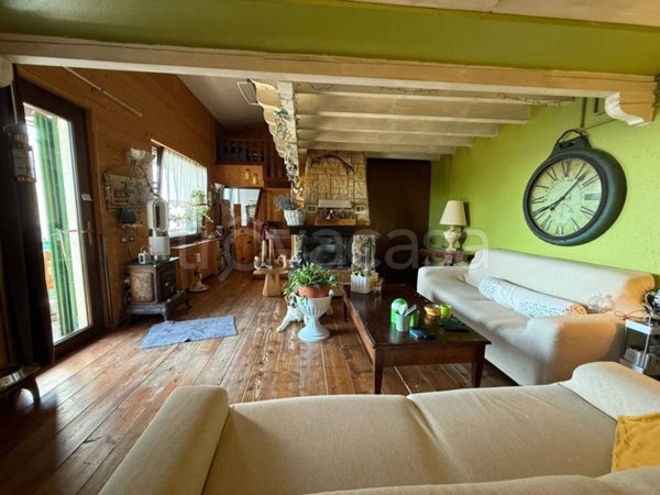 casa indipendente in vendita ad Adrara San Martino
