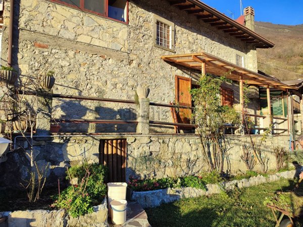 appartamento in vendita ad Adrara San Martino