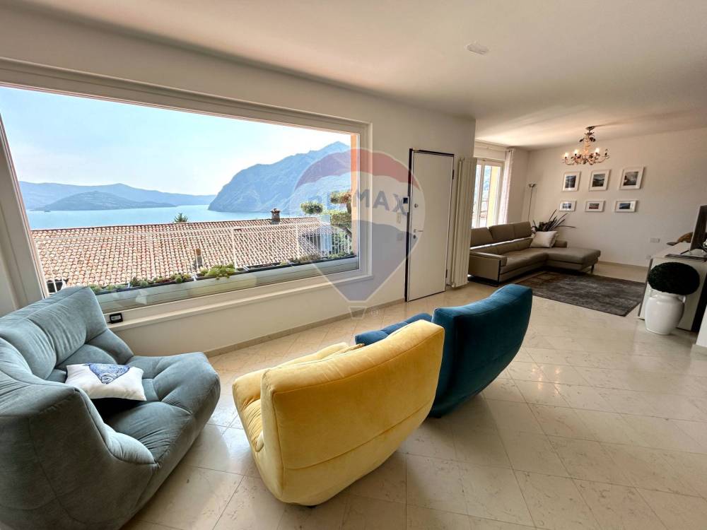 casa indipendente in vendita ad Adrara San Martino