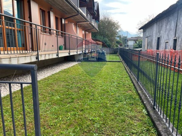 casa indipendente in vendita ad Adrara San Martino